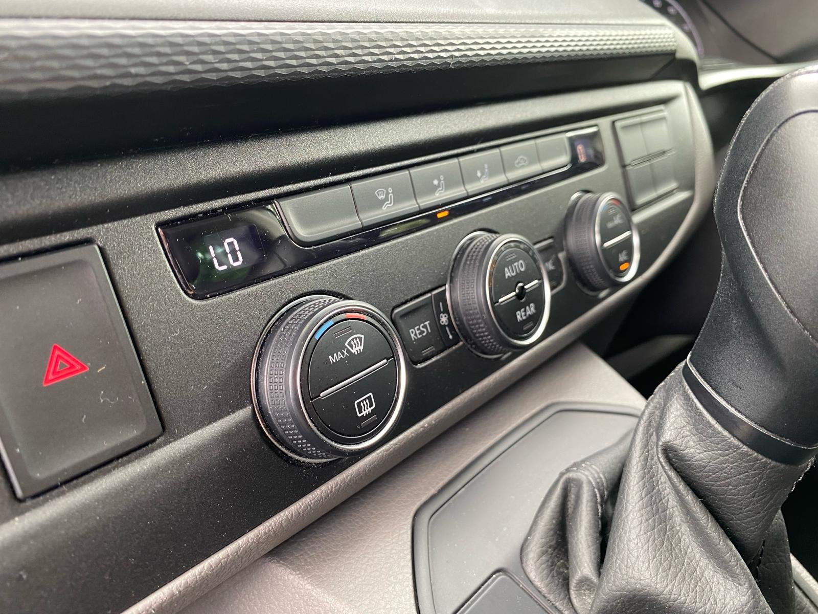 Volkswagen Transporter Shuttle 9 Seater