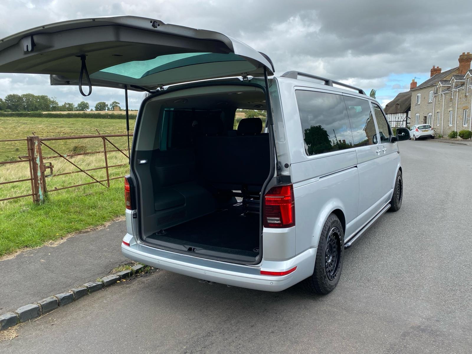 Volkswagen Transporter Shuttle 9 Seater